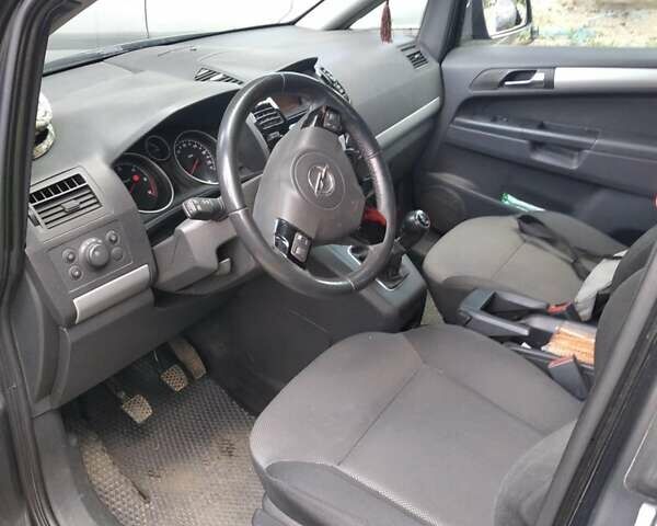 Серый Опель Зафира, объемом двигателя 1.69 л и пробегом 250 тыс. км за 7300 $, фото 5 на Automoto.ua