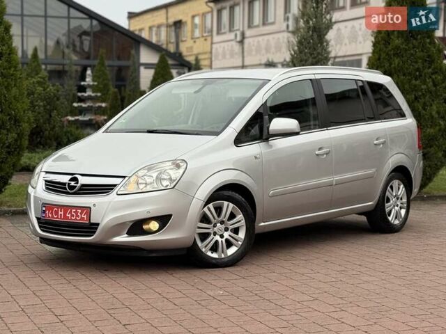 Серый Опель Зафира, объемом двигателя 1.7 л и пробегом 229 тыс. км за 8399 $, фото 6 на Automoto.ua