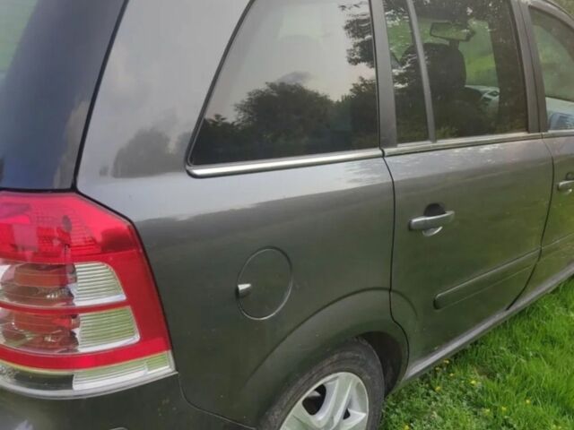 Серый Опель Зафира, объемом двигателя 1.7 л и пробегом 243 тыс. км за 7000 $, фото 1 на Automoto.ua