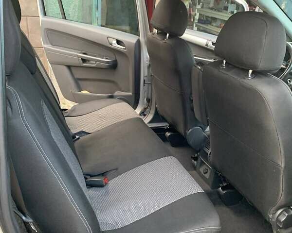 Серый Опель Зафира, объемом двигателя 1.7 л и пробегом 344 тыс. км за 5500 $, фото 12 на Automoto.ua