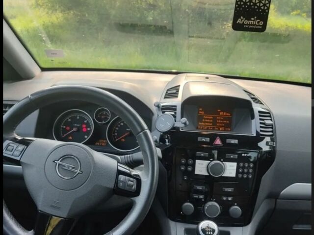 Серый Опель Зафира, объемом двигателя 1.7 л и пробегом 243 тыс. км за 7000 $, фото 9 на Automoto.ua