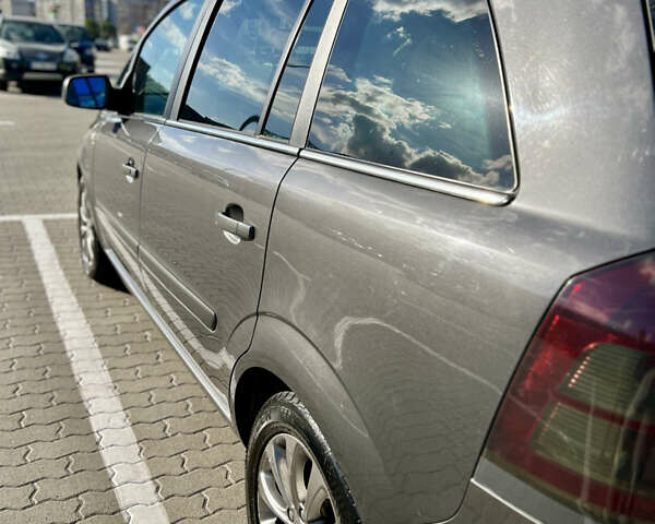 Серый Опель Зафира, объемом двигателя 1.7 л и пробегом 212 тыс. км за 6500 $, фото 11 на Automoto.ua