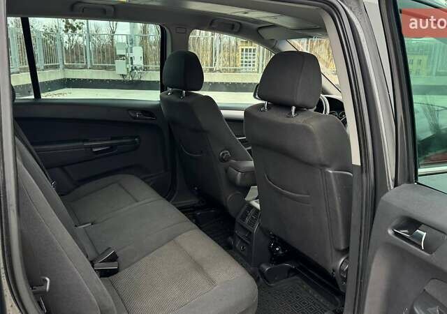 Серый Опель Зафира, объемом двигателя 1.7 л и пробегом 321 тыс. км за 6990 $, фото 9 на Automoto.ua