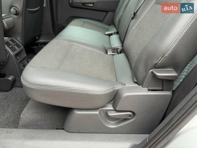 Серый Опель Зафира, объемом двигателя 1.7 л и пробегом 229 тыс. км за 8399 $, фото 138 на Automoto.ua