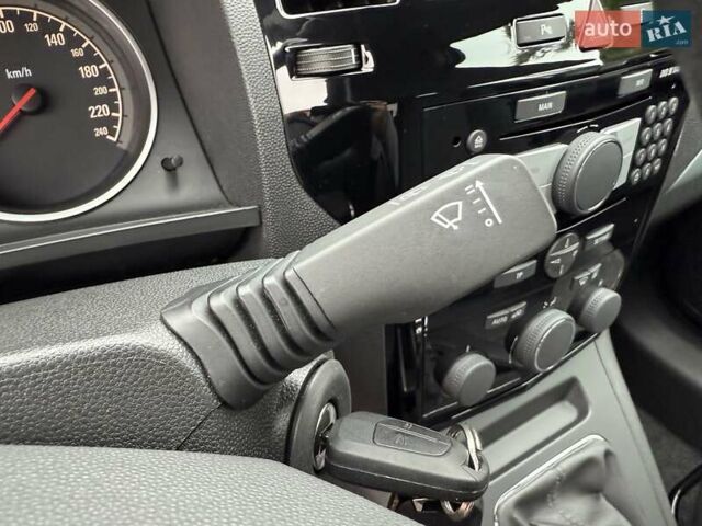 Серый Опель Зафира, объемом двигателя 1.7 л и пробегом 229 тыс. км за 8399 $, фото 89 на Automoto.ua