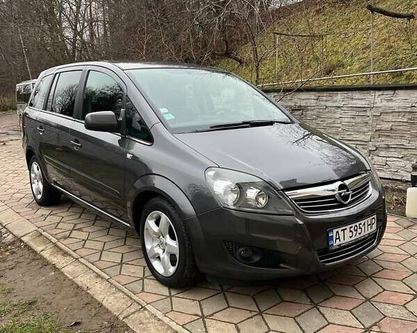 Серый Опель Зафира, объемом двигателя 1.7 л и пробегом 212 тыс. км за 6400 $, фото 41 на Automoto.ua