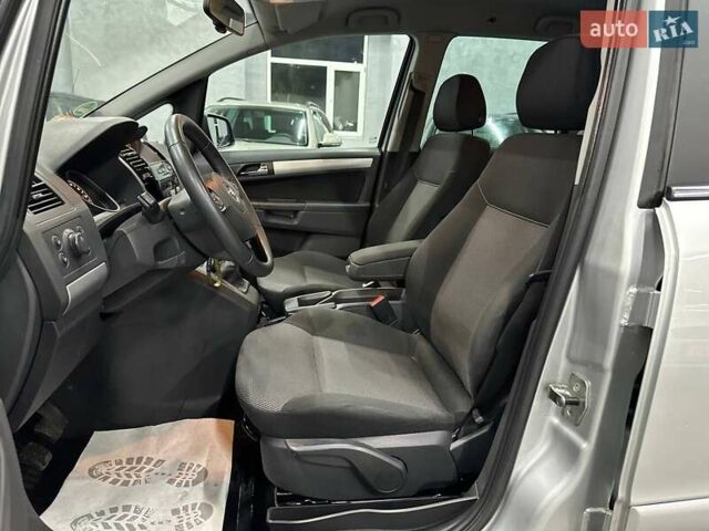 Серый Опель Зафира, объемом двигателя 1.6 л и пробегом 181 тыс. км за 7999 $, фото 11 на Automoto.ua