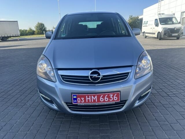Серый Опель Зафира, объемом двигателя 1.7 л и пробегом 253 тыс. км за 7600 $, фото 1 на Automoto.ua