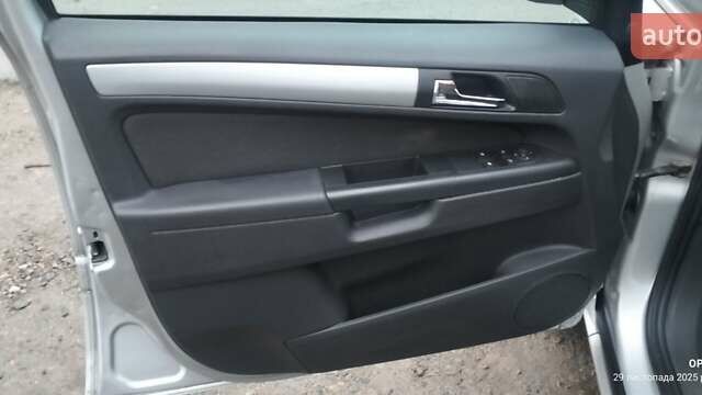 Серый Опель Зафира, объемом двигателя 1.6 л и пробегом 234 тыс. км за 7650 $, фото 15 на Automoto.ua