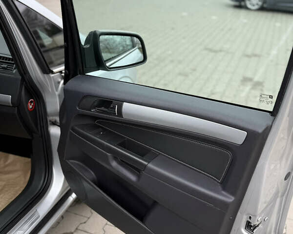 Серый Опель Зафира, объемом двигателя 1.8 л и пробегом 239 тыс. км за 7850 $, фото 50 на Automoto.ua