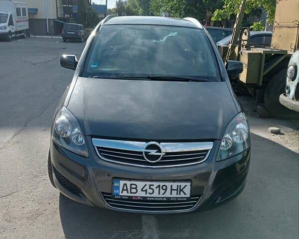 Серый Опель Зафира, объемом двигателя 1.6 л и пробегом 200 тыс. км за 7799 $, фото 1 на Automoto.ua