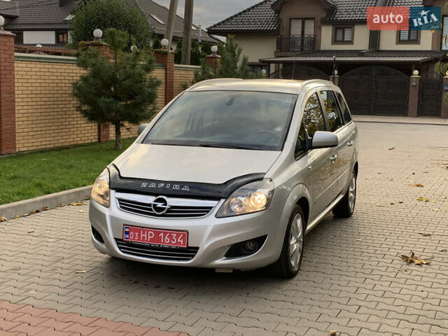 Серый Опель Зафира, объемом двигателя 1.8 л и пробегом 221 тыс. км за 5899 $, фото 1 на Automoto.ua