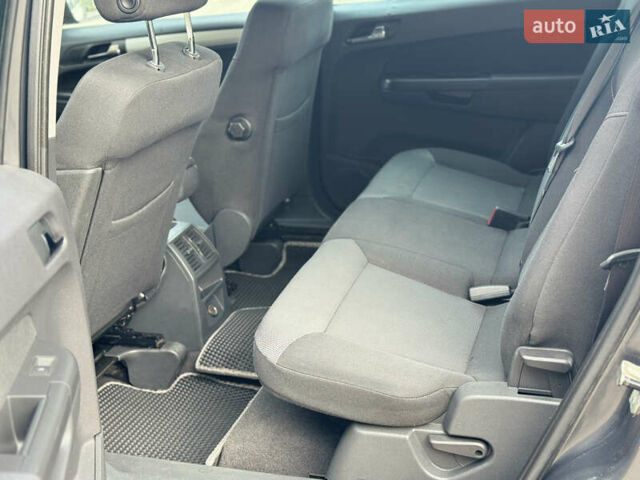 Опель Зафира 2011 в Тернополе на Automoto.ua Серый Опель Зафира, объемом двигателя 1.69 л и пробегом 220 тыс. км за 6500 $, фото 84 на Automoto.ua