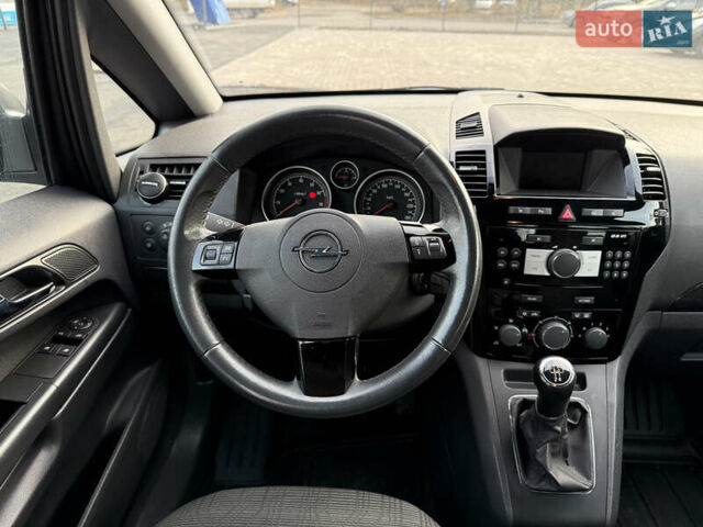 Серый Опель Зафира, объемом двигателя 1.8 л и пробегом 190 тыс. км за 7799 $, фото 8 на Automoto.ua