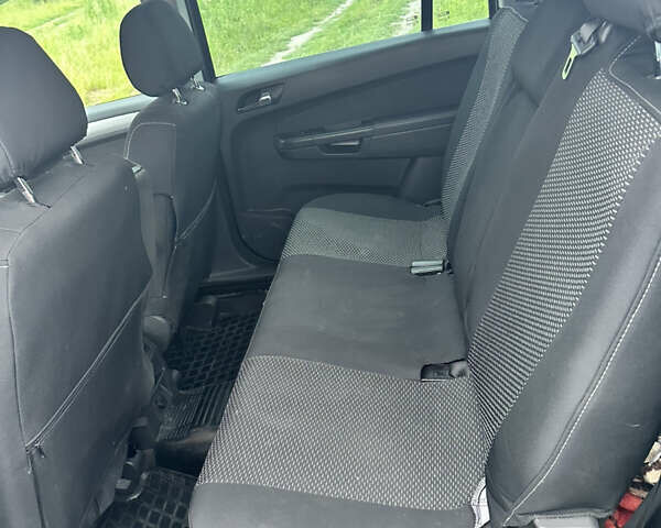 Серый Опель Зафира, объемом двигателя 1.7 л и пробегом 266 тыс. км за 7500 $, фото 6 на Automoto.ua