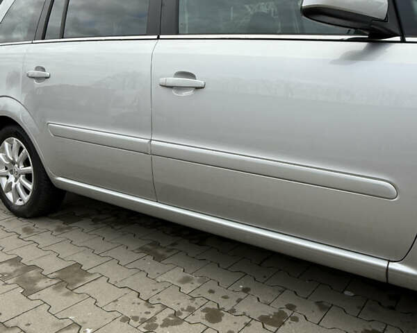 Серый Опель Зафира, объемом двигателя 1.8 л и пробегом 239 тыс. км за 7850 $, фото 22 на Automoto.ua