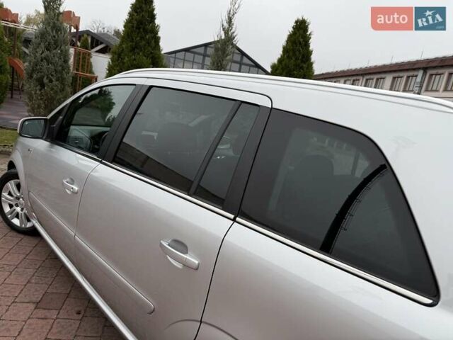 Серый Опель Зафира, объемом двигателя 1.7 л и пробегом 229 тыс. км за 8399 $, фото 48 на Automoto.ua