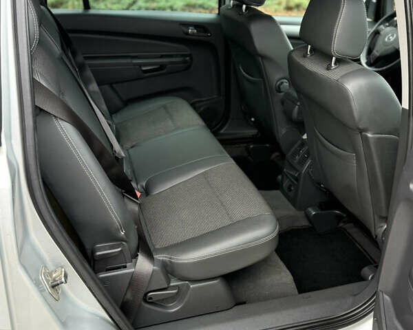 Серый Опель Зафира, объемом двигателя 1.8 л и пробегом 239 тыс. км за 7850 $, фото 48 на Automoto.ua