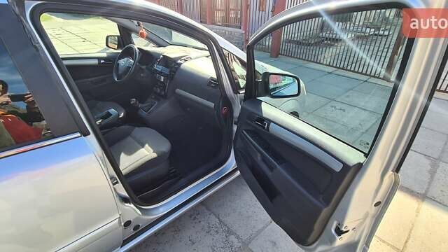 Сірий Опель Зафіра, об'ємом двигуна 1.7 л та пробігом 275 тис. км за 8500 $, фото 22 на Automoto.ua