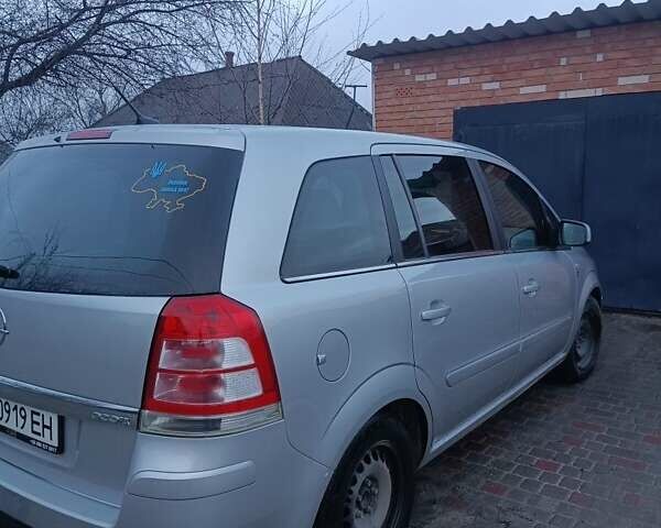 Серый Опель Зафира, объемом двигателя 1.6 л и пробегом 200 тыс. км за 7000 $, фото 4 на Automoto.ua