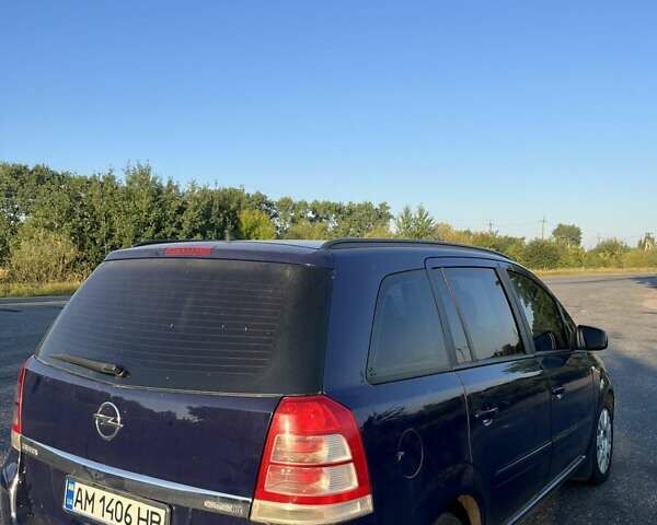 Серый Опель Зафира, объемом двигателя 1.7 л и пробегом 400 тыс. км за 7750 $, фото 6 на Automoto.ua