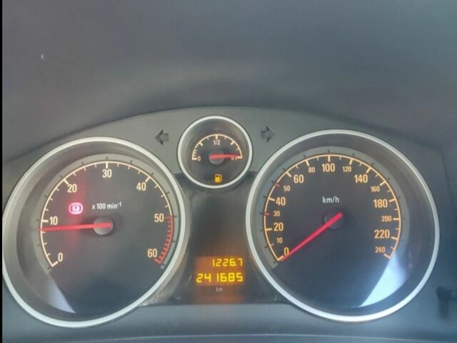 Серый Опель Зафира, объемом двигателя 1.7 л и пробегом 243 тыс. км за 7000 $, фото 6 на Automoto.ua