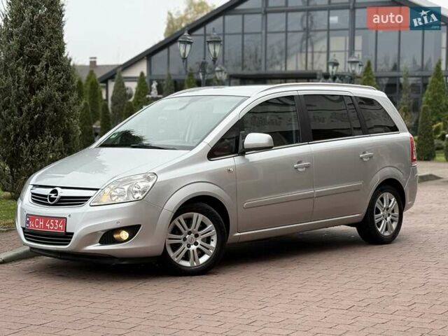 Серый Опель Зафира, объемом двигателя 1.7 л и пробегом 229 тыс. км за 8399 $, фото 4 на Automoto.ua