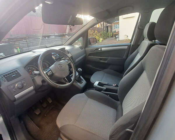 Серый Опель Зафира, объемом двигателя 1.8 л и пробегом 189 тыс. км за 7600 $, фото 5 на Automoto.ua