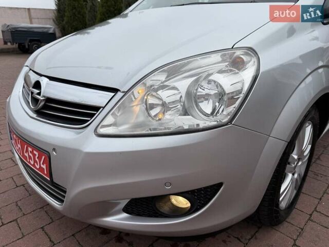 Серый Опель Зафира, объемом двигателя 1.7 л и пробегом 229 тыс. км за 8399 $, фото 63 на Automoto.ua