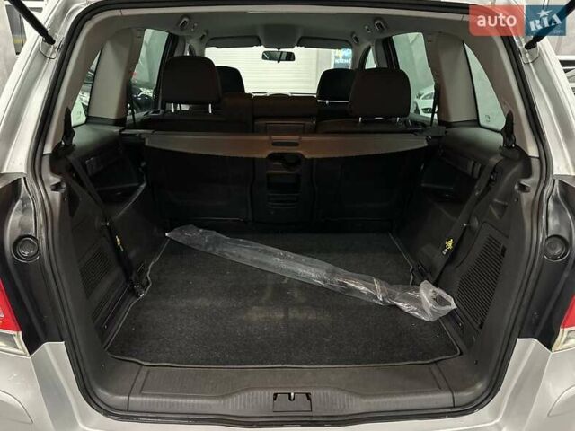 Серый Опель Зафира, объемом двигателя 1.6 л и пробегом 181 тыс. км за 7999 $, фото 22 на Automoto.ua