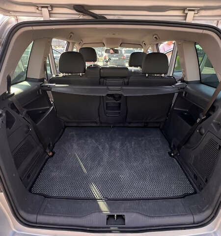 Серый Опель Зафира, объемом двигателя 1.7 л и пробегом 220 тыс. км за 6000 $, фото 15 на Automoto.ua