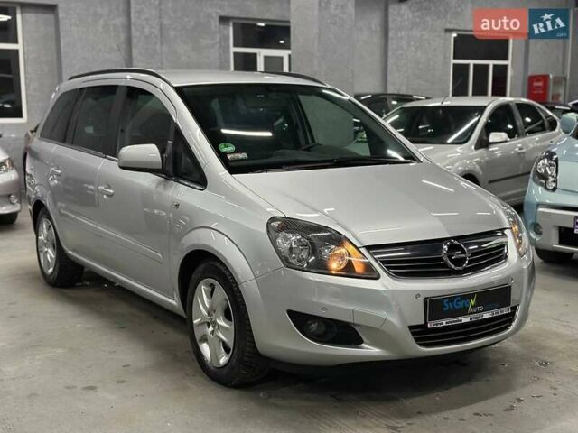 Серый Опель Зафира, объемом двигателя 1.6 л и пробегом 181 тыс. км за 7999 $, фото 9 на Automoto.ua