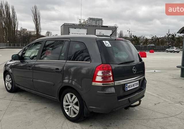 Серый Опель Зафира, объемом двигателя 1.7 л и пробегом 321 тыс. км за 6990 $, фото 2 на Automoto.ua