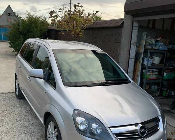 Серый Опель Зафира, объемом двигателя 1.7 л и пробегом 344 тыс. км за 5500 $, фото 3 на Automoto.ua