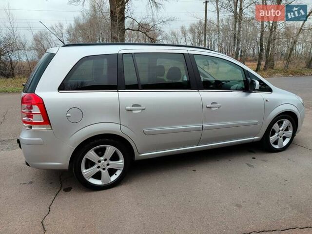 Серый Опель Зафира, объемом двигателя 1.7 л и пробегом 248 тыс. км за 7600 $, фото 13 на Automoto.ua