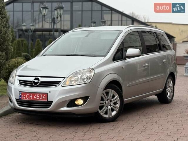 Серый Опель Зафира, объемом двигателя 1.7 л и пробегом 229 тыс. км за 8399 $, фото 2 на Automoto.ua