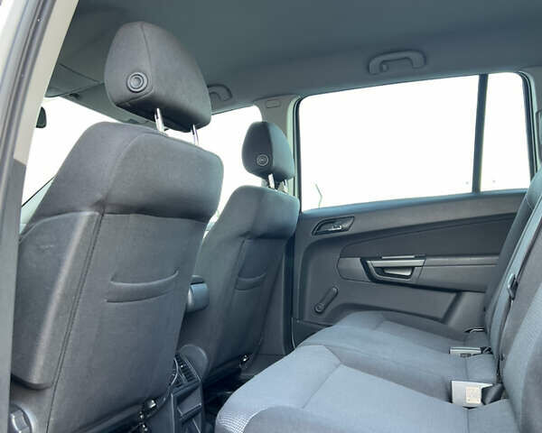 Серый Опель Зафира, объемом двигателя 1.6 л и пробегом 182 тыс. км за 6850 $, фото 68 на Automoto.ua