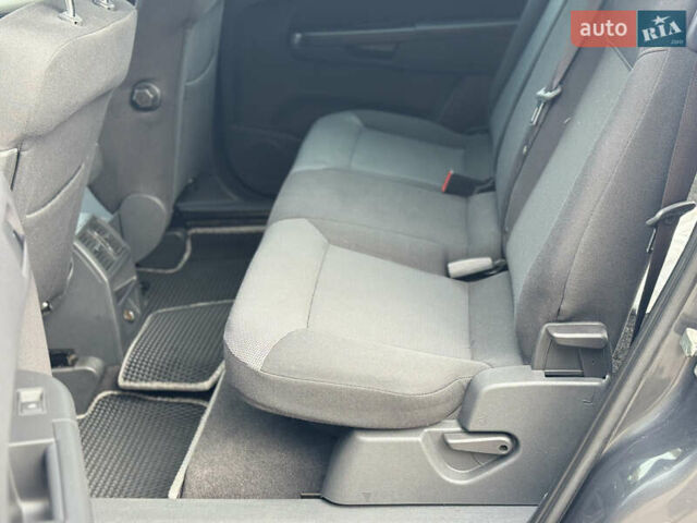 Опель Зафира 2011 в Тернополе на Automoto.ua Серый Опель Зафира, объемом двигателя 1.69 л и пробегом 220 тыс. км за 6500 $, фото 86 на Automoto.ua