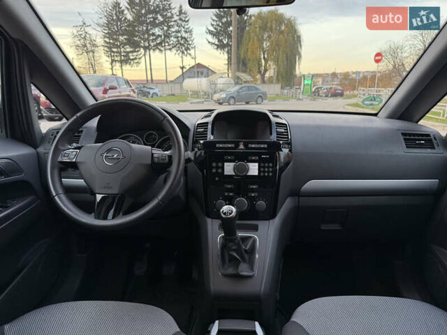 Серый Опель Зафира, объемом двигателя 1.6 л и пробегом 233 тыс. км за 7110 $, фото 39 на Automoto.ua