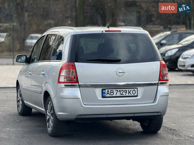 Серый Опель Зафира, объемом двигателя 1.8 л и пробегом 190 тыс. км за 7799 $, фото 1 на Automoto.ua