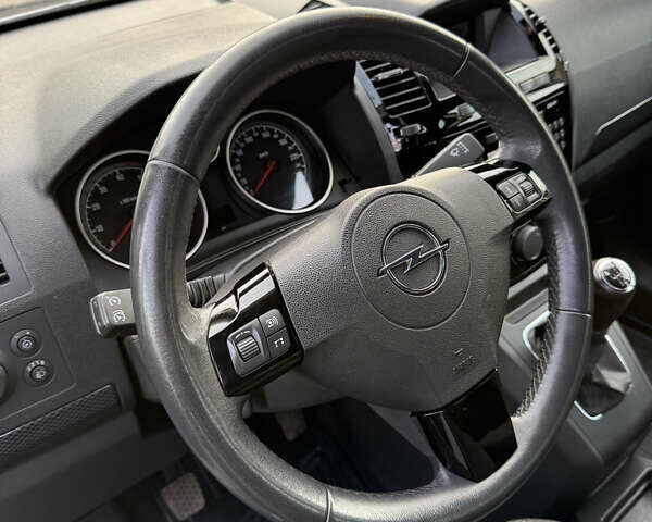 Серый Опель Зафира, объемом двигателя 1.8 л и пробегом 190 тыс. км за 7799 $, фото 13 на Automoto.ua