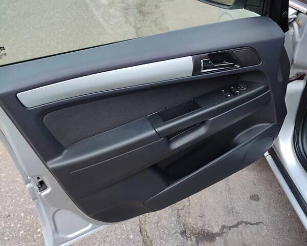 Серый Опель Зафира, объемом двигателя 1.7 л и пробегом 248 тыс. км за 7600 $, фото 20 на Automoto.ua