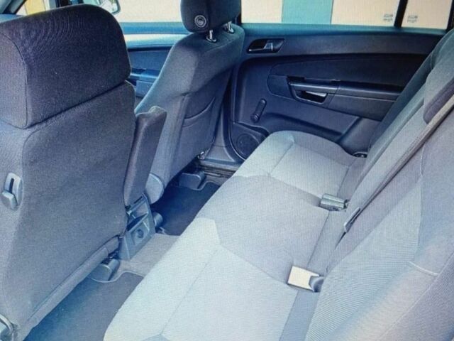 Серый Опель Зафира, объемом двигателя 1.8 л и пробегом 191 тыс. км за 9000 $, фото 5 на Automoto.ua