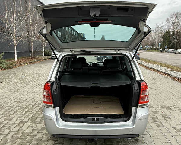 Серый Опель Зафира, объемом двигателя 1.8 л и пробегом 239 тыс. км за 7850 $, фото 30 на Automoto.ua