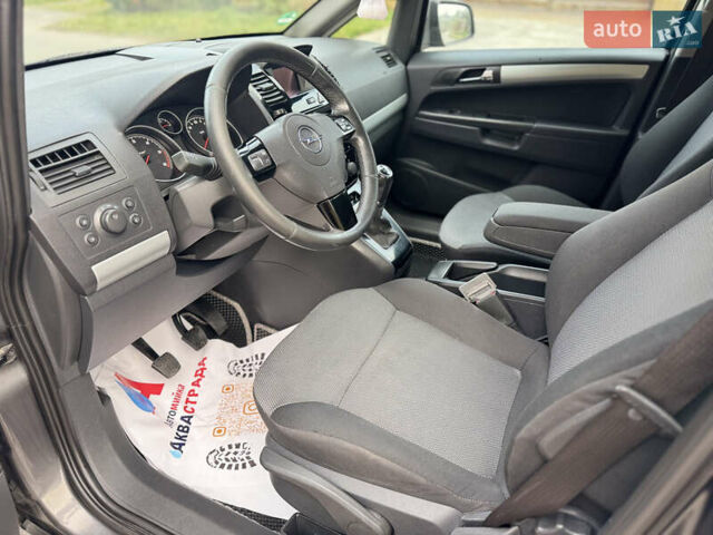 Опель Зафира 2011 в Тернополе на Automoto.ua Серый Опель Зафира, объемом двигателя 1.69 л и пробегом 220 тыс. км за 6500 $, фото 94 на Automoto.ua