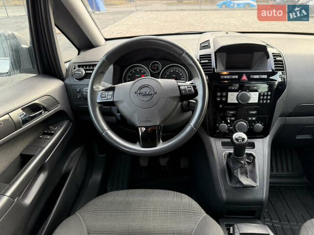 Серый Опель Зафира, объемом двигателя 1.8 л и пробегом 190 тыс. км за 7799 $, фото 6 на Automoto.ua