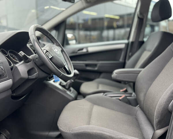 Сірий Опель Зафіра, об'ємом двигуна 1.6 л та пробігом 205 тис. км за 8200 $, фото 45 на Automoto.ua