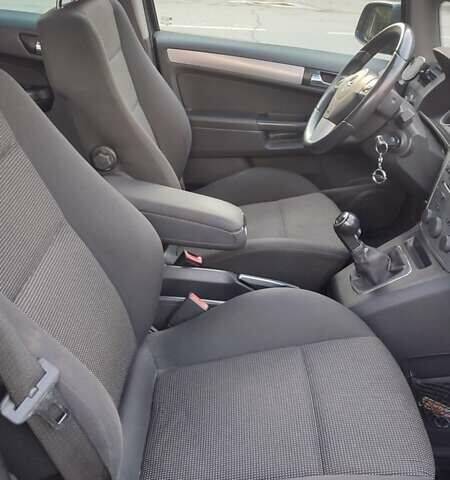 Серый Опель Зафира, объемом двигателя 1.6 л и пробегом 240 тыс. км за 6999 $, фото 11 на Automoto.ua