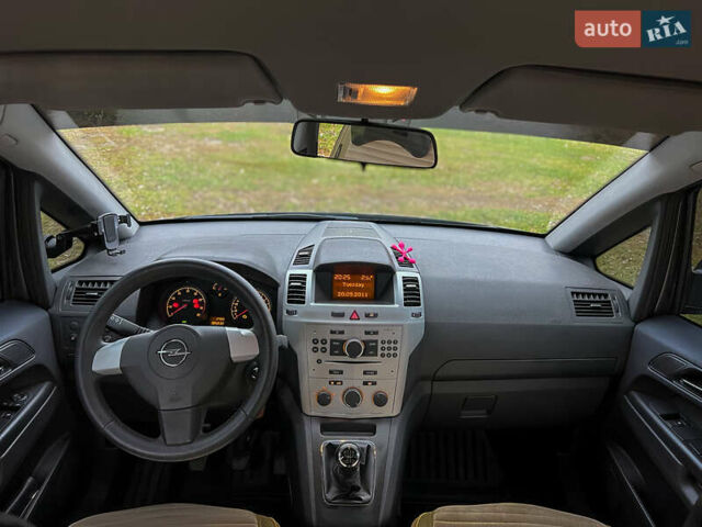 Сірий Опель Зафіра, об'ємом двигуна 1.8 л та пробігом 186 тис. км за 7750 $, фото 26 на Automoto.ua