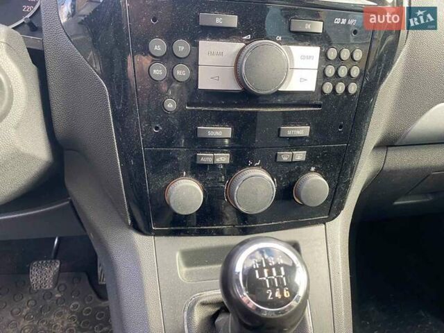 Серый Опель Зафира, объемом двигателя 1.7 л и пробегом 271 тыс. км за 7000 $, фото 12 на Automoto.ua